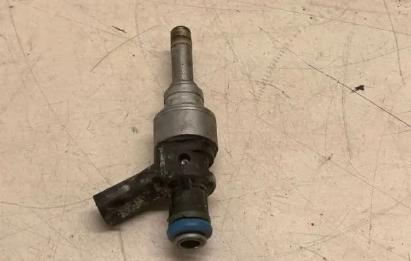 Porsche Cayenne (92A) Fuel injector 106E036K