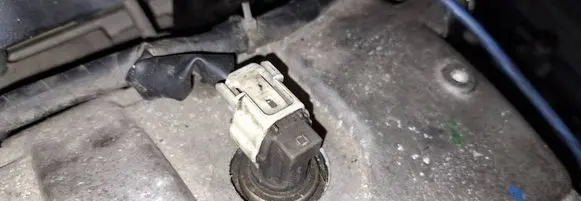 Nissan Almera Tino Fuel injector