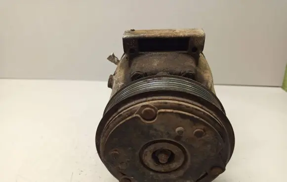 Renault Scenic I Air conditioning (A/C) compressor (pump) 7700105765