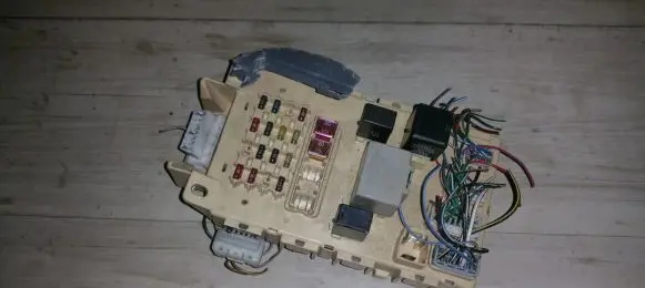 Toyota Yaris Fuse box set 9098702012 90987-02012