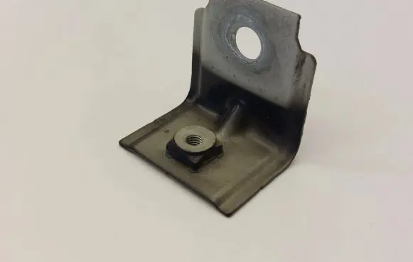 Fender mounting bracket
