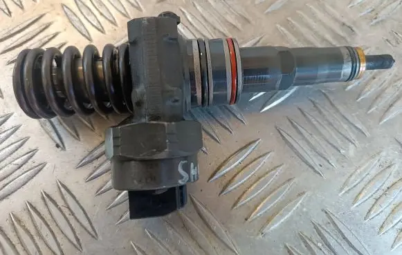 Volkswagen Sharan Fuel injector 038330073AG