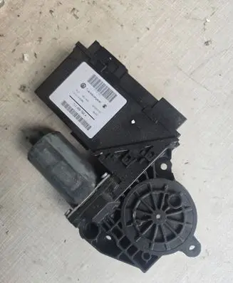 Volkswagen Touareg I Front door window regulator motor 07101763 7L0959793A 05070710