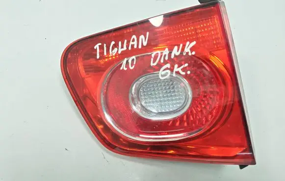 Volkswagen Tiguan Tailgate rear/tail lights