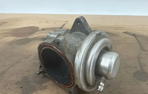 Skoda Octavia Mk2 (1Z) EGR valve 038129637D
