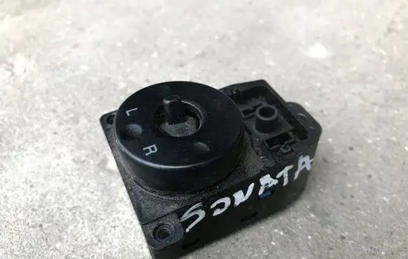 Hyundai Sonata Wing mirror switch