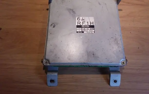 Mazda 626 Engine control unit/module 4079131332 RF1H18880D