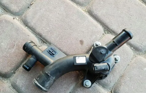 Thermostat/thermostat housing