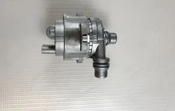 BMW i4 Electric auxiliary coolant/water pump 945503405
