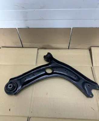 Volkswagen Tiguan Front lower control arm/wishbone 3Q0407153D