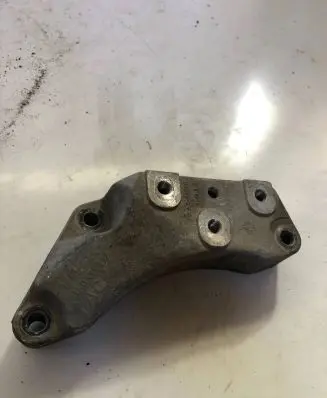Volkswagen PASSAT B6 Engine mounting bracket 1K0199117