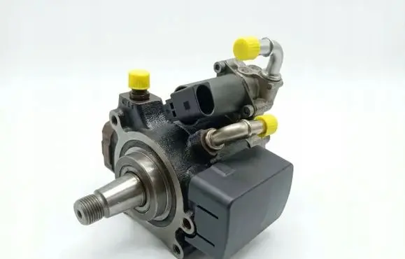 Audi A3 S3 8P Fuel injection high pressure pump 03L130755AL