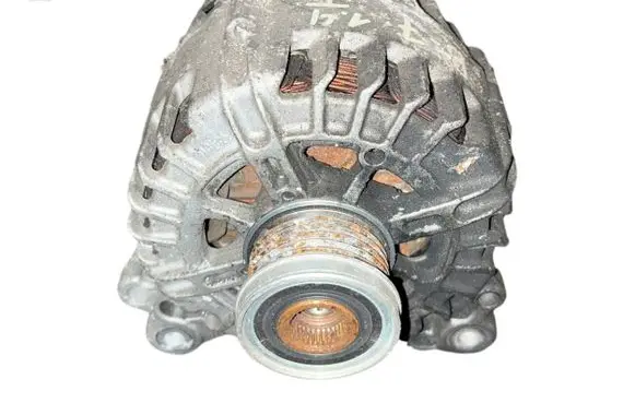Volkswagen PASSAT B7 Generator/alternator 03C903023T 211010895 2608427C