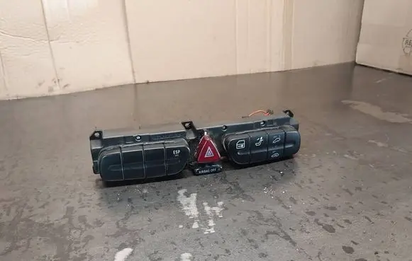Mercedes-Benz C W203 Hazard light switch 2038216258
