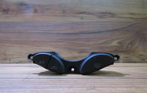 Ford Focus Windscreen/window heater switch 98ag19a945bg 18.04.00