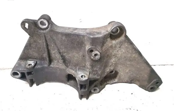 Renault Scenic II - Grand scenic II Generator/alternator bracket 8200100148