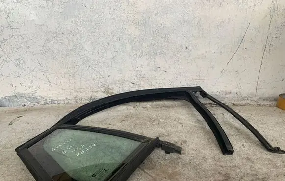 Opel Astra K Rear vent window glass 