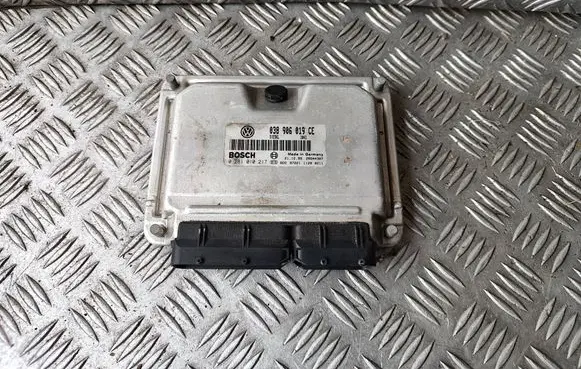 Volkswagen PASSAT B5 Engine control unit/module 038906019CE 0281010217