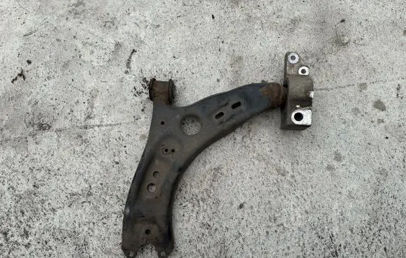 Volkswagen Scirocco Front lower control arm/wishbone 1K0199231J 1211011641 60820054405