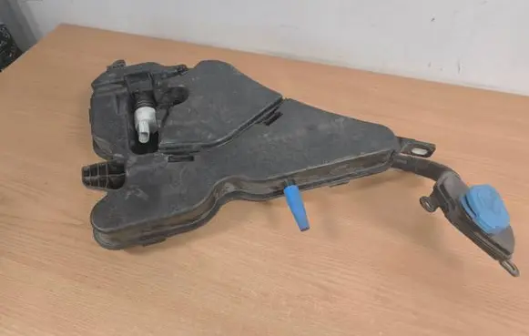 BMW M3 G80 Windshield washer fluid reservoir/tank 9502227
