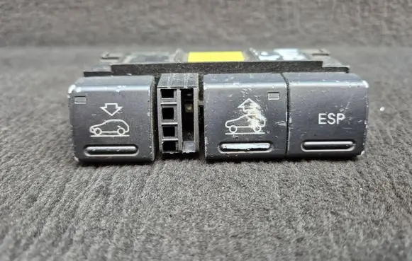 Audi A6 Allroad C5 Suspension ride height/mode switch 4Z7927139A