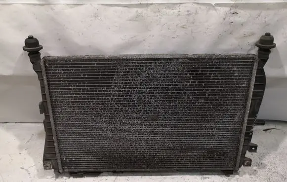 Ford Mondeo Mk III Coolant radiator 2S718005DB