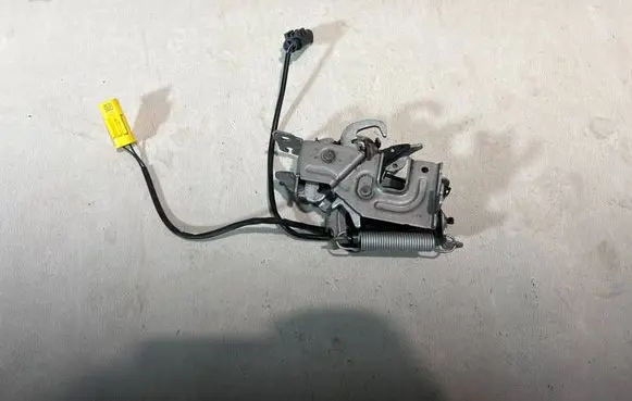 BMW 1 F40 Engine bonnet/hood lock/catch 7468349