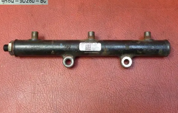 Land Rover Discovery 3 - LR3 Fuel main line pipe 4R8Q9D280BC