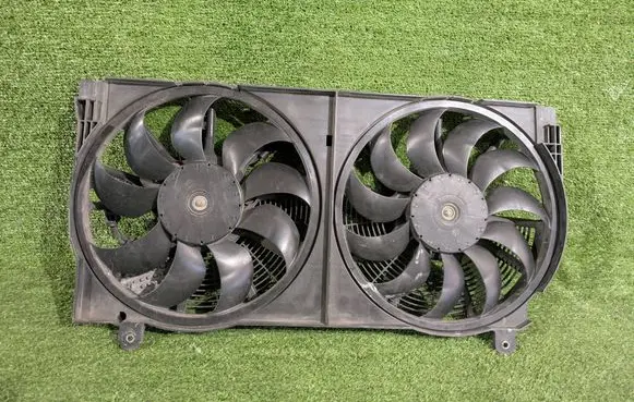 Nissan Leaf II (ZE1) Electric radiator cooling fan 