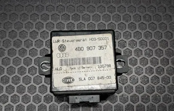 Volkswagen Touran I Light module LCM 4B0907357 100798 5LA00784500