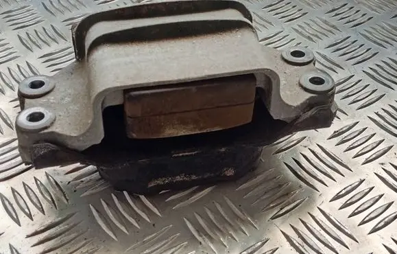 Audi Q3 8U Engine mount bracket 8J0199555