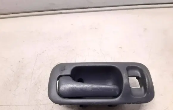 Honda CR-V Front door interior handle 