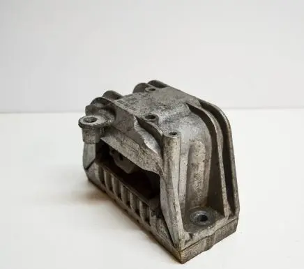 Volkswagen Touran I Engine mount bracket 1K0199262BB