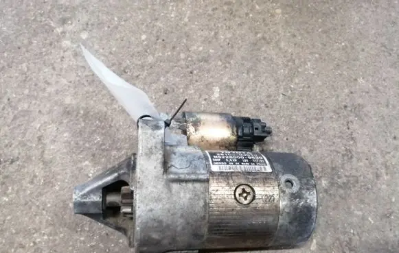 Toyota Yaris Starter motor 281000J010 MS2280009530