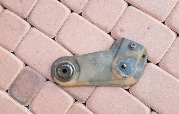 Opel Zafira C Engine mounting bracket 13TYS