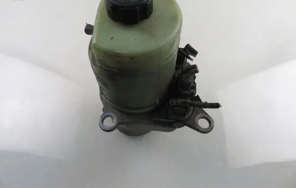 Ford Focus Power steering pump 4M513K514BF