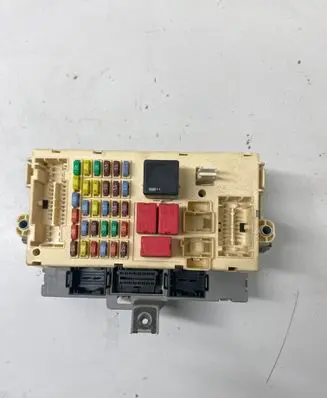 Alfa Romeo 159 Fuse module C106 PA66GB15