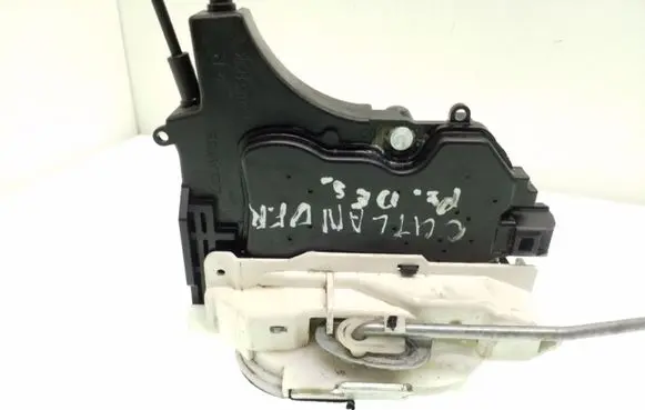 Mitsubishi Outlander Front door lock