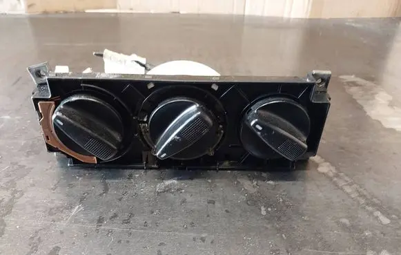 Volkswagen Golf III Climate control unit 1H0819045 1H0819045A 1H0820045