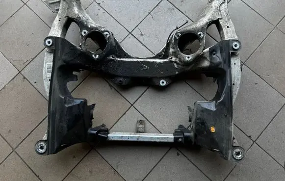 BMW 5 F10 F11 Front subframe 6796692 VT6N63 560525663