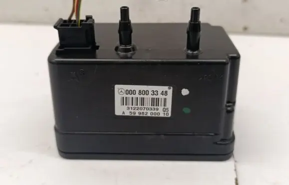 Mercedes-Benz E C207 W207 Central locking vacuum pump 0008003348