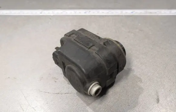 Peugeot 406 Headlight level adjustment motor 