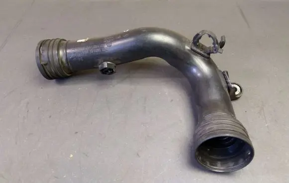 Volkswagen Jetta V Intercooler hose/pipe 1K0145770D