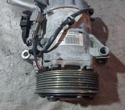 Renault Clio V Air conditioning (A/C) compressor (pump) 926005450R 02882102961 R134AR1234V1