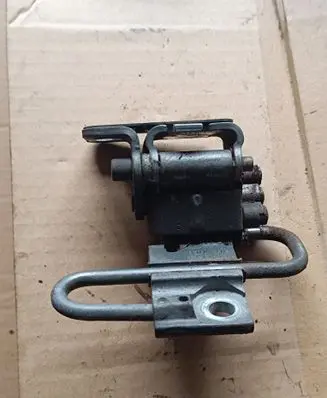 Audi Q7 4L Front door lower hinge 8E0831411E