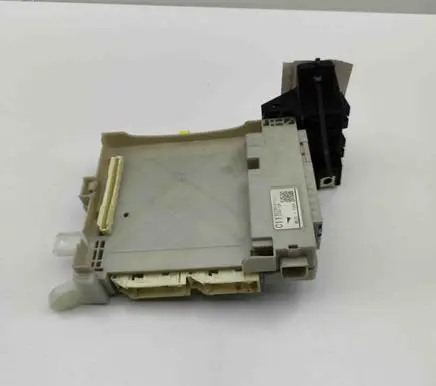 Toyota Prius (XW30) Central body control module 8273047520