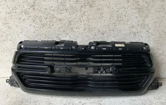 Ram 1500 Front bumper upper radiator grill