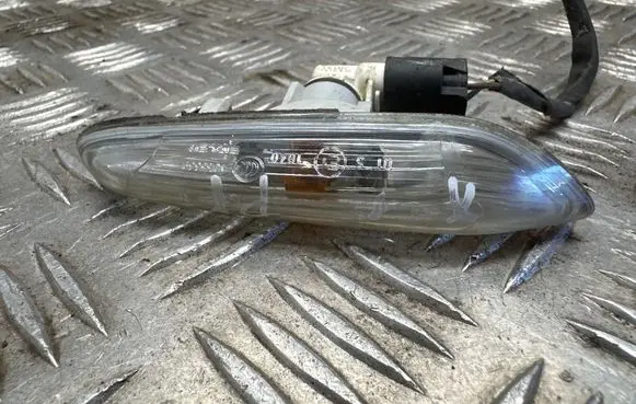 BMW X1 E84 Front fender indicator light 7253326