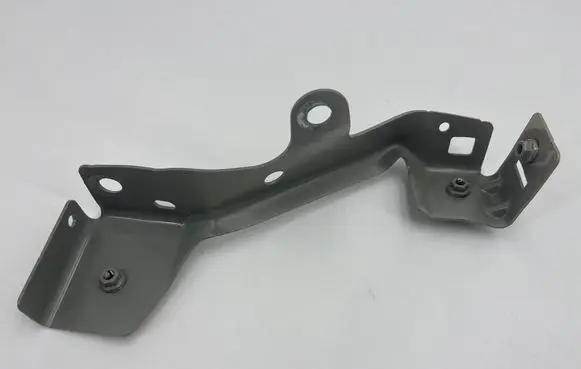 Volvo XC40 Fender mounting bracket 32277558