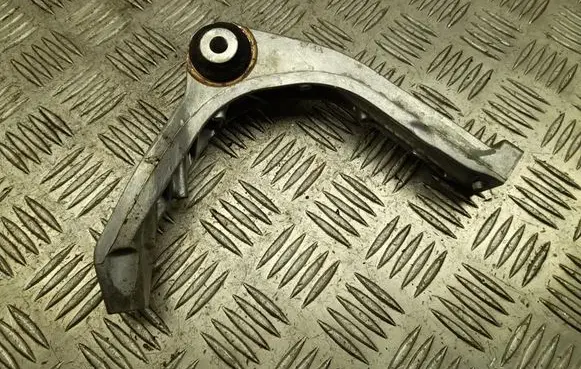 Engine mounting bracket